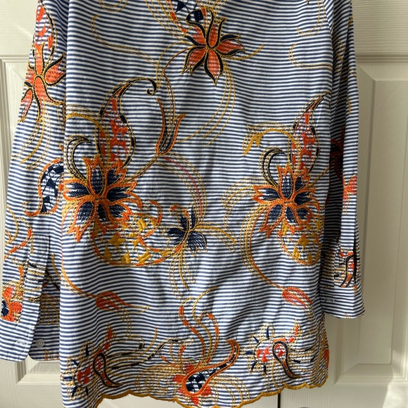 Peck & Peck Woman’s Top, Blue White Striped Floral embroidery, button up. - Picture 6 of 6
